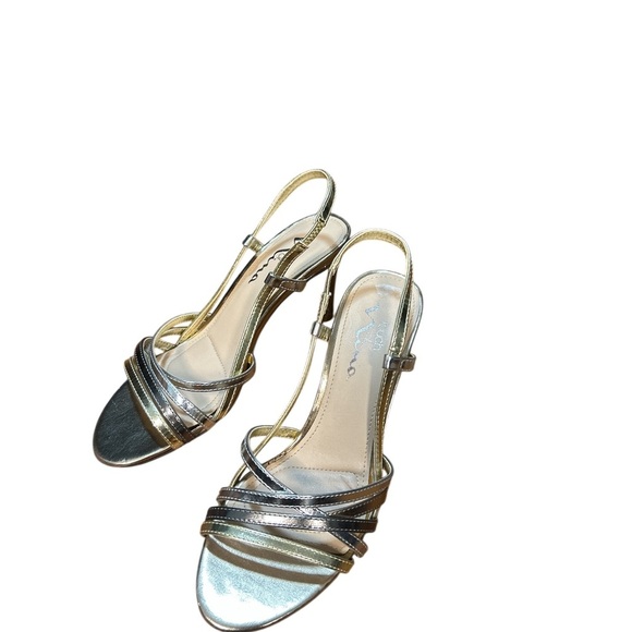 Touch of Nina Mixed Metallic Strappy Slingback Heels 6.5 Gold Silver Low Heel - Picture 5 of 7